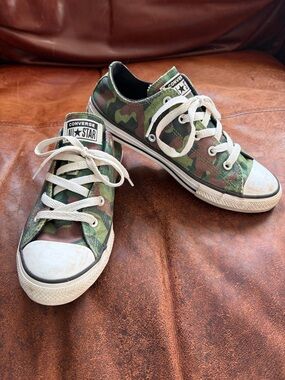 Converse All Star Camo Low Top Sneakers Size 3